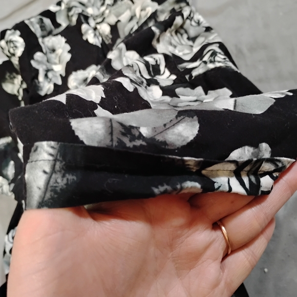 Denim & Flower Monochrome Floral Shirt - Picture 6 of 7